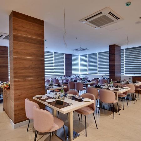 Click Hotel Vista-International Airport Dod Jala Εξωτερικό φωτογραφία