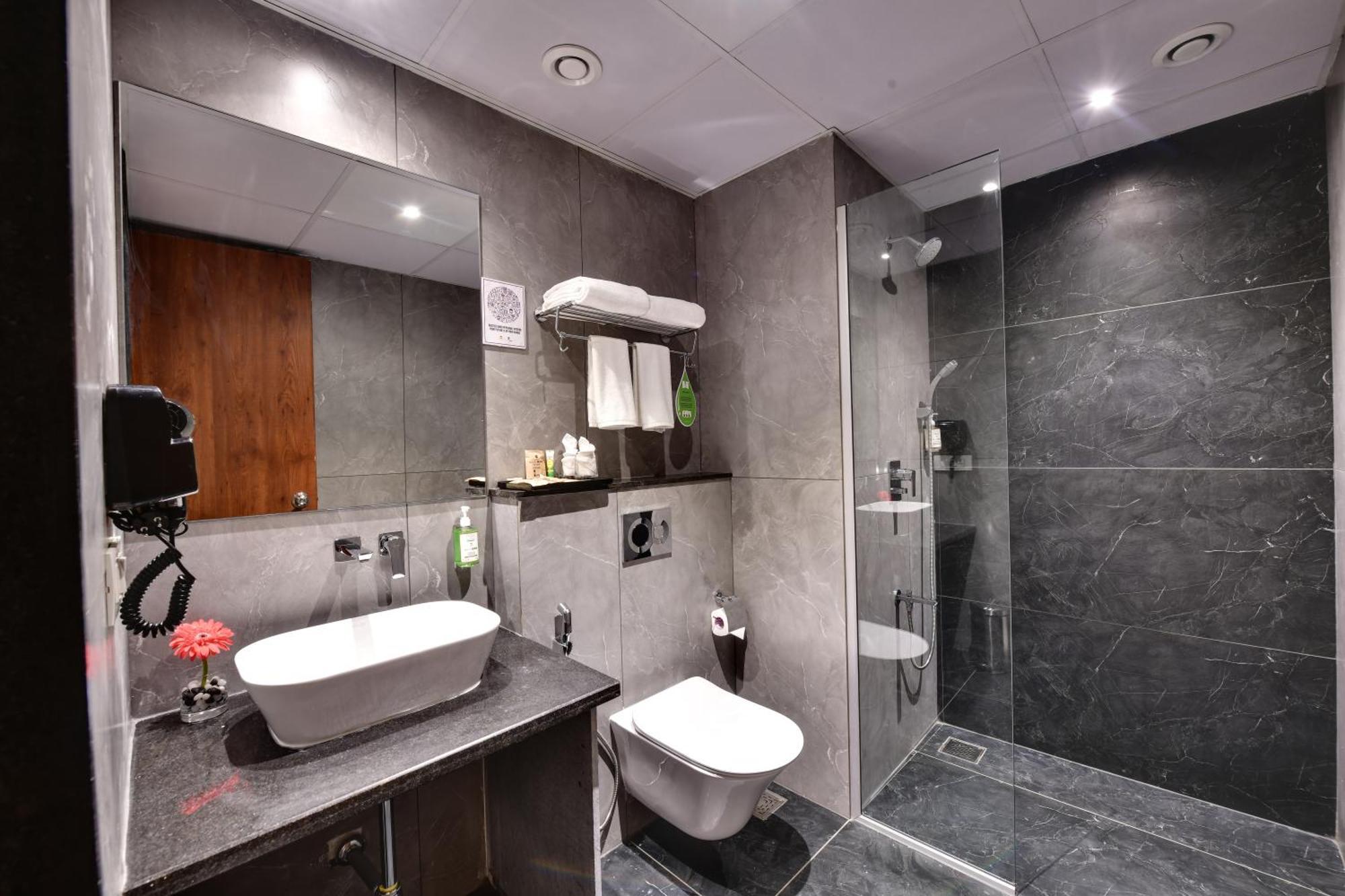 Click Hotel Vista-International Airport Dod Jala Εξωτερικό φωτογραφία